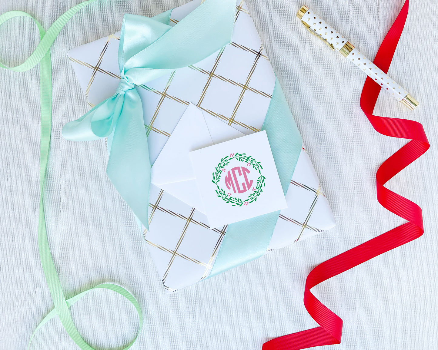 Circle Christmas Wreath Holiday Monogram Folded Enclosure Cards