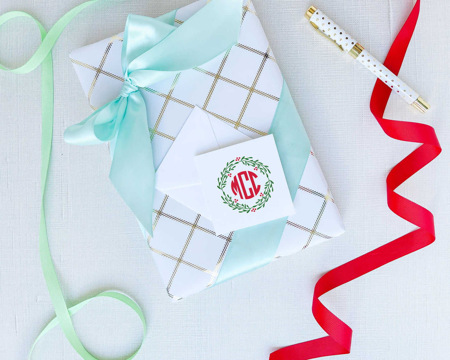 Circle Christmas Wreath Holiday Monogram Folded Enclosure Cards