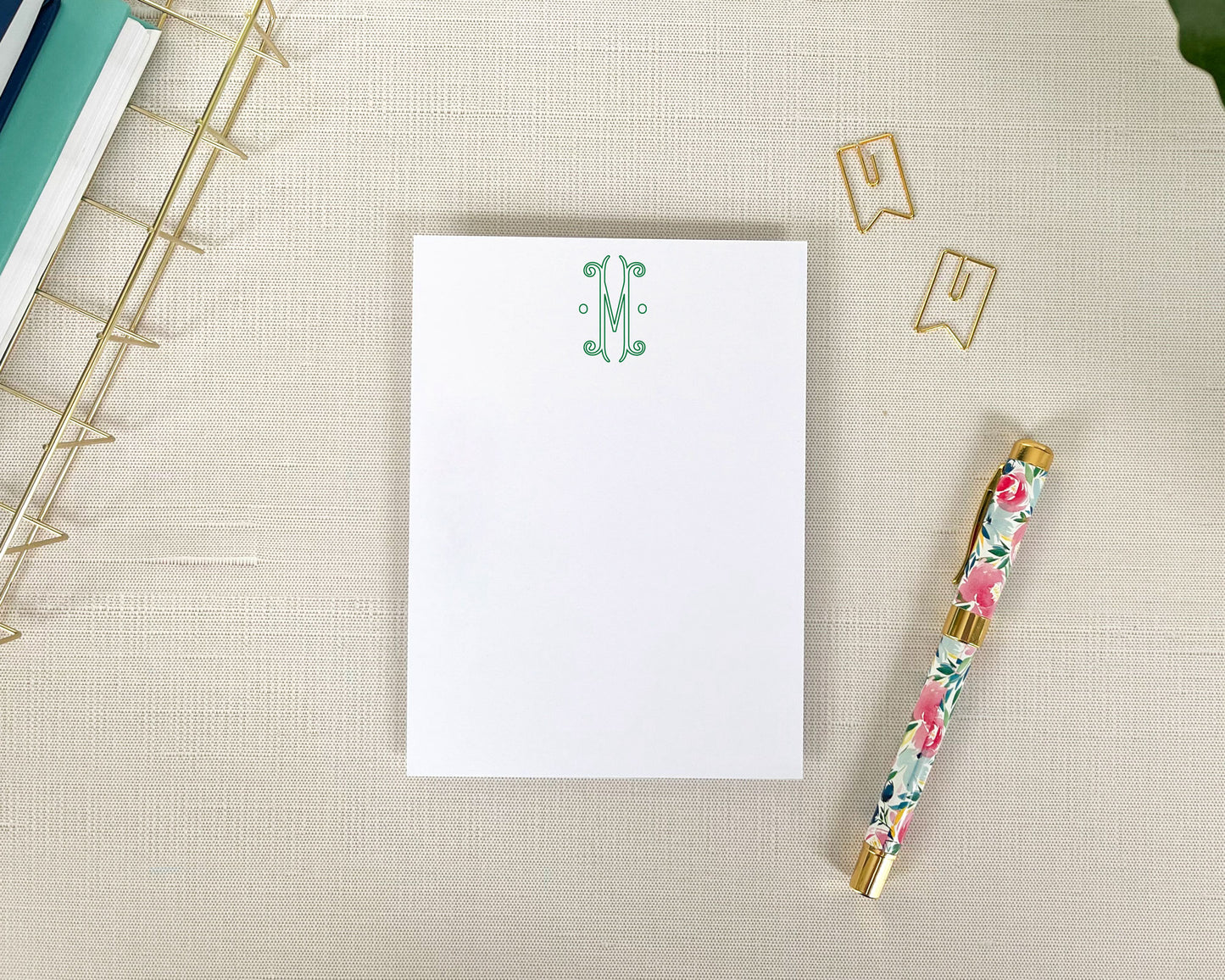 elegant single initial monogram, outline monogram, feminine monogram, monogram stationery, flat note card set, meredith collie paper